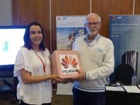 Ms Bernadine Joaquim (Huawei) handing over the prize to the lucky draw winner on behalf of Huawei